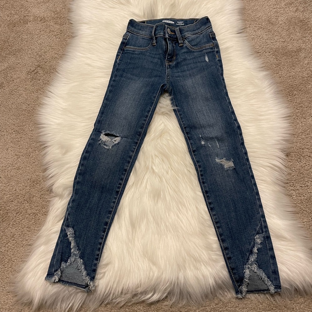 Like New! Old Navy “ballerina” distressed jeans girls size 7